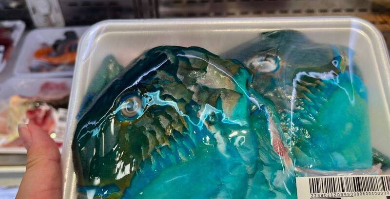台灣超市生鮮架上驚見「特殊海魚」被罵翻!業者急發聲:全面停售
