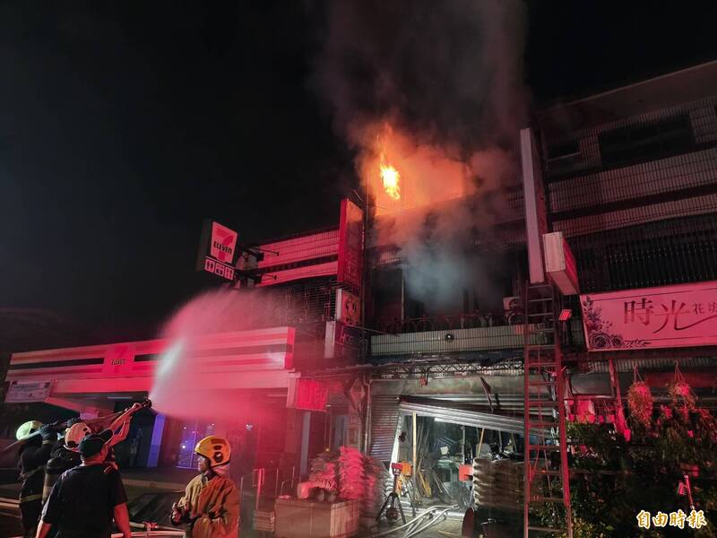 宜蘭員山建材行暗夜惡火 一家6口4人OHCA