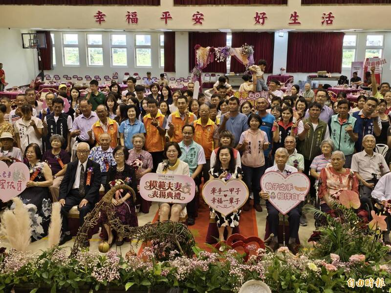 牽手一甲子 屏市表揚19對鑽石婚夫妻