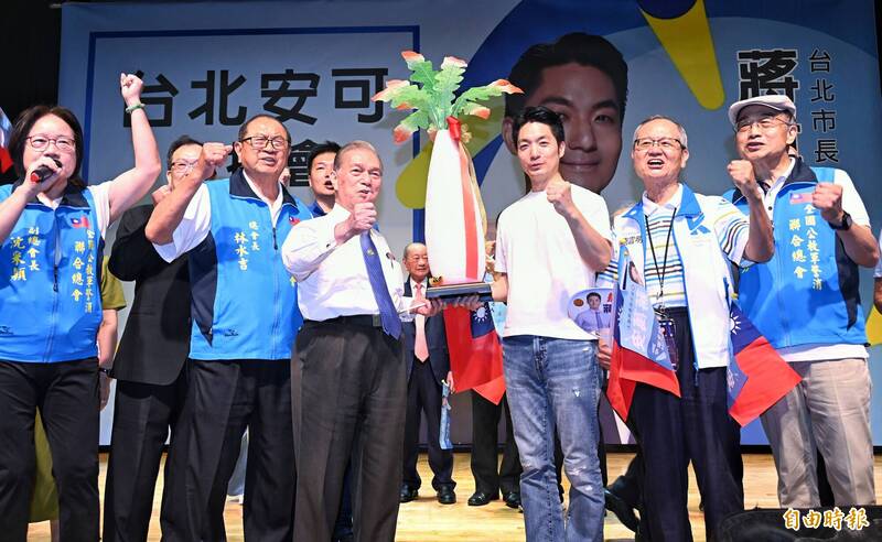 轟蔣萬安打擊公衛常識「反智可恥」 胡采蘋：踩到中間選民底線