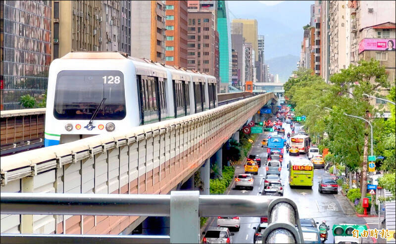 文湖線列車急煞卡13分鐘!北捷:障礙物偵測訊號異常移回檢修