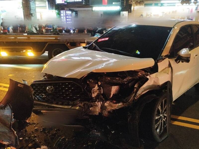龍山寺外2車相撞7人受傷 起因是駕駛身體忽然不適