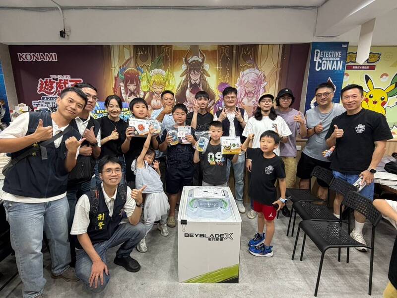 台北市少年警察队举办「旋风少年杯」战斗陀螺比赛暨犯罪预防宣导活动，吸引超过百余名选手以及亲友团到场热血。（记者陆运锋翻摄）