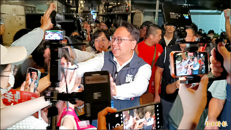 蘇巧慧合體黃世杰 桃園夜市掃街