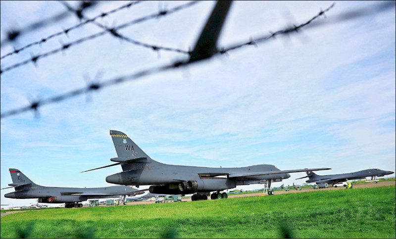 英國基地疑遭恐攻鎖定 美軍轟炸機全數撤離