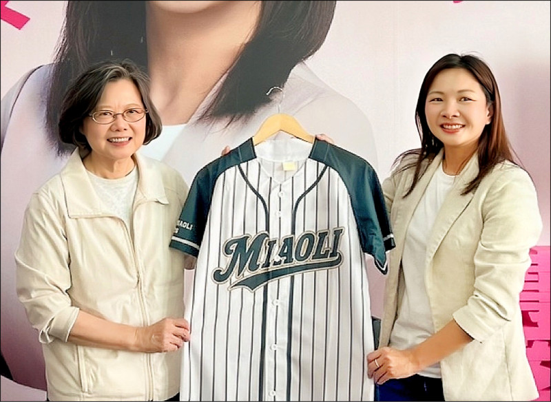 小英助陣陳品安 允任競總榮譽主委