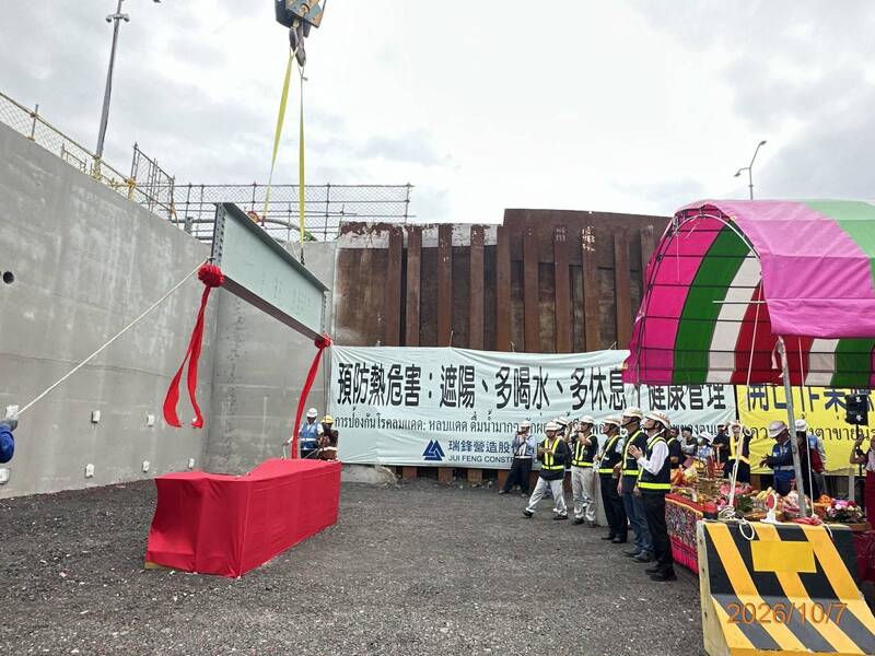 台9線安全景觀大道「新玉里大橋」合龍 預計明年8月完工