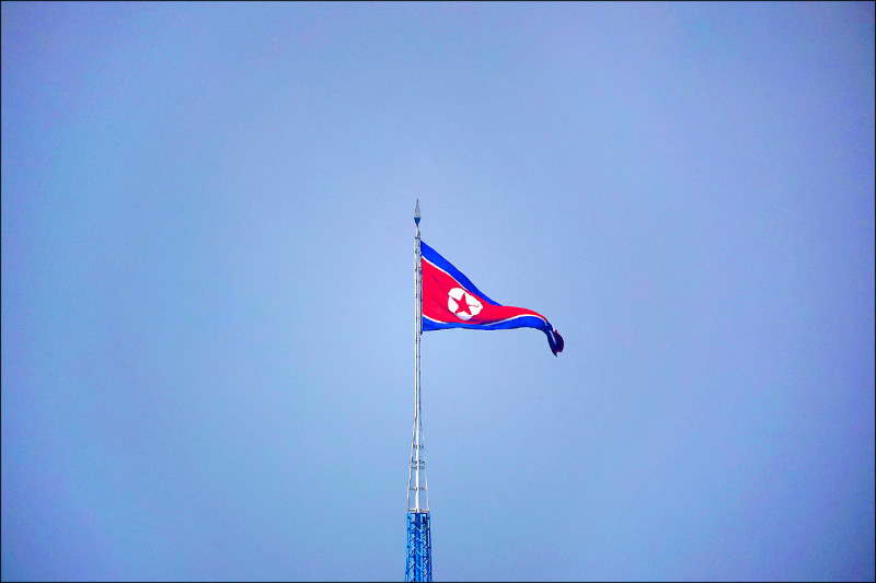 中英對照讀新聞》North Koreans urged to beat heat with dog-meat soup 北韓籲民眾喝狗肉湯消暑