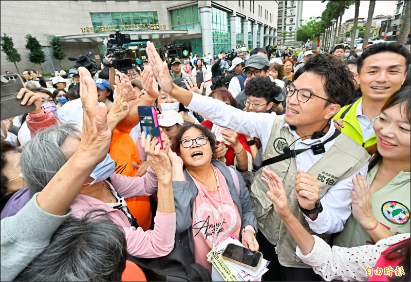 沈伯洋再攻深藍區 洋流擠爆吳興商圈