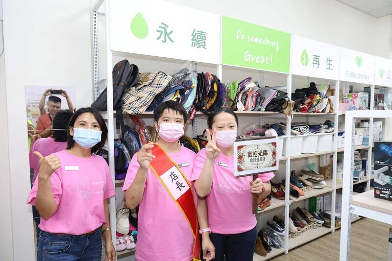 把二手店搬進客運站旁!南投「玫好選品店」助身障者自立