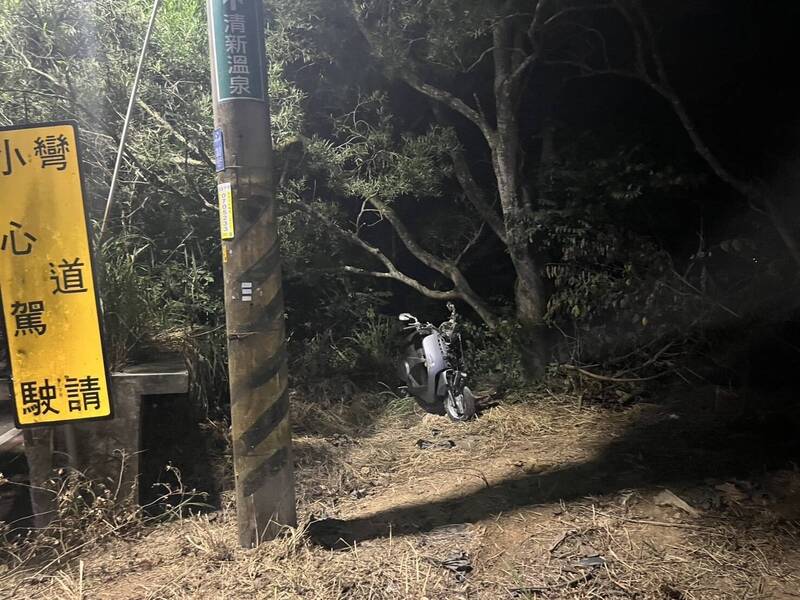 望高寮看夜景返家遇劫 台中2女大生自撞電桿雙亡