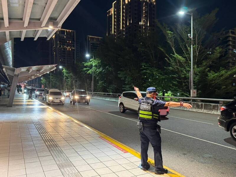 注意! 國慶連假高鐵台中站湧車潮 臨停逾3分鐘科技執法開罰