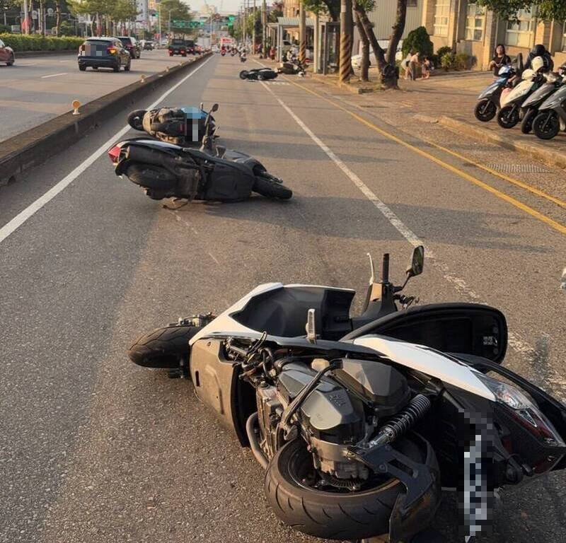 台灣大道5機車連環追撞 6女輕傷送醫