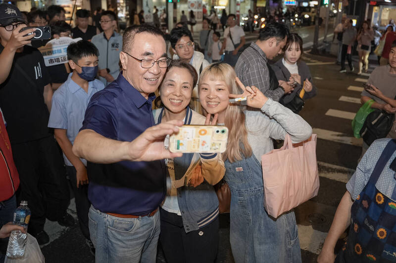 湳雅夜市掃街 李四川:推動商圈升級與觀光行銷