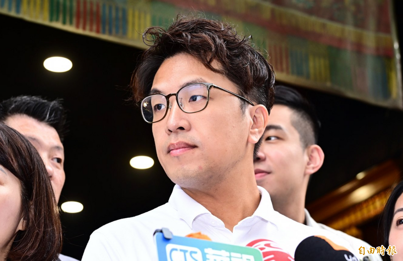 沈伯洋女兒遭偷拍!徵信業者LINE指令曝光 四叉貓:藍白要譴責嗎?