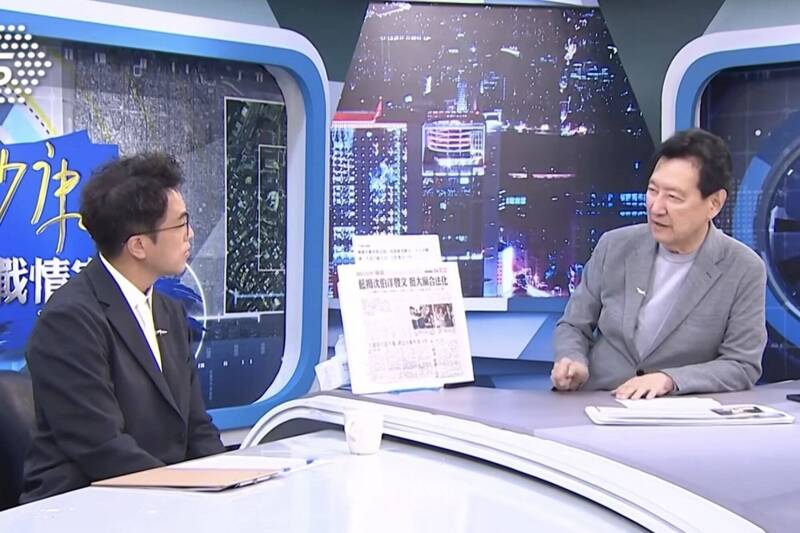沈伯洋勇闖《少康戰情室》!桌上1物掀網友瘋猜 兩名嘴揭真相