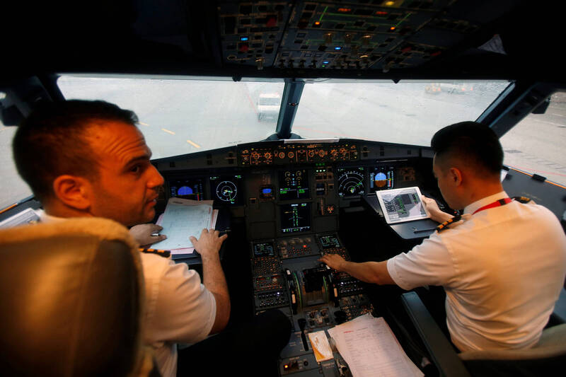 杜拜航空劫機怎預防?航空公司高管嘆:「駕駛艙有瘋子」最棘手