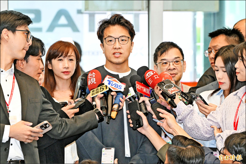 蔣萬安拋松機遷移 沈伯洋:10年來做了哪些準備
