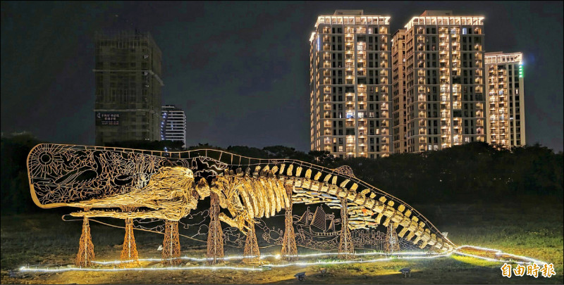 台南「開江紀」 日像暴龍夜變大魚