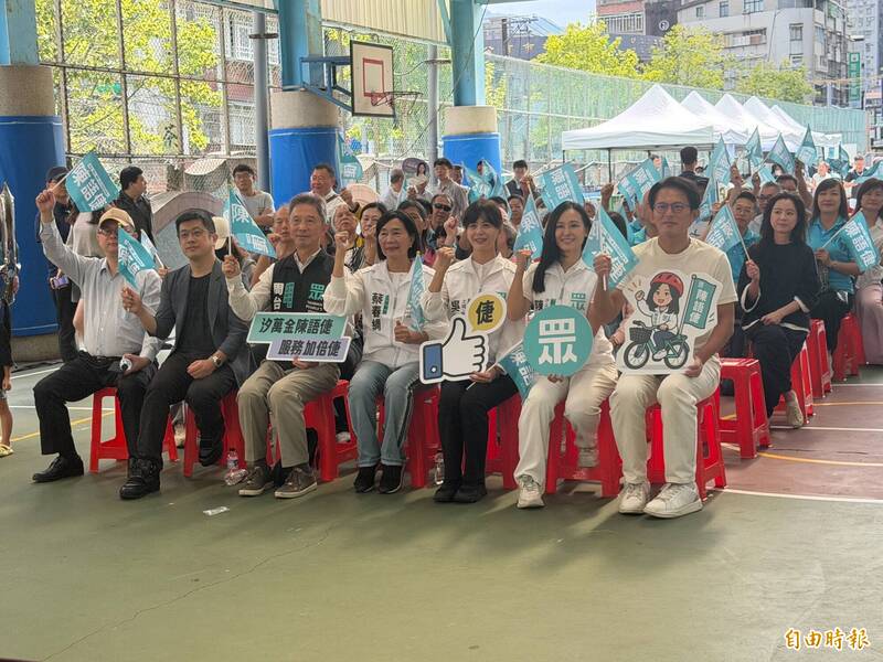 鄭麗文缺席國慶大典去高雄升旗 黃國昌:或許考量南北平衡