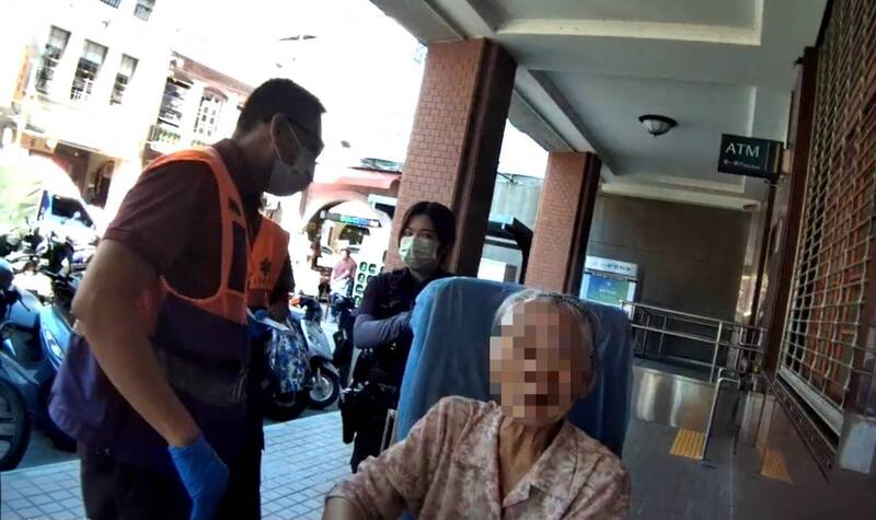 解除保管箱急面交 8旬婦跌一跤保住2177萬