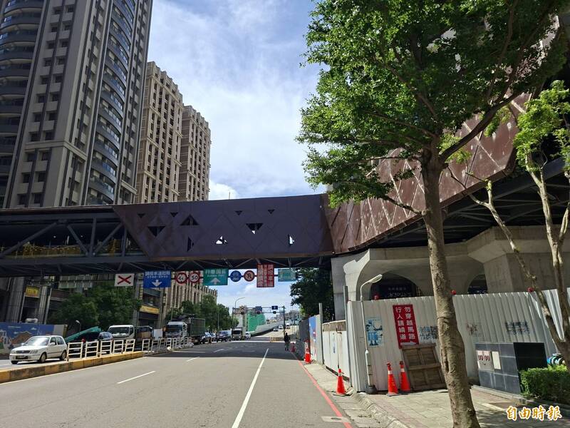 1.2億慈雲空橋像「蟑螂屋」!竹市府漆多色號挑選挨批兒戲