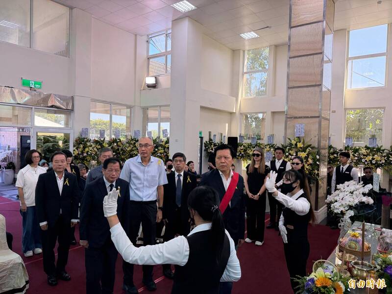 救災長才前新北消防局長黃德清告別式台東舉行 數百故舊、親友送行