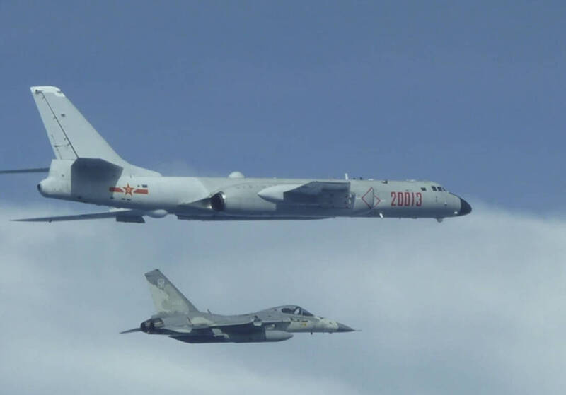 獨家》國慶前夕又來!共機逼近台灣西南空域 我空軍廣播強勢驅離