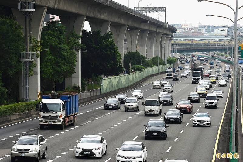 國慶連假第一天國道南下1.3倍車流！ 10塞車路段曝光