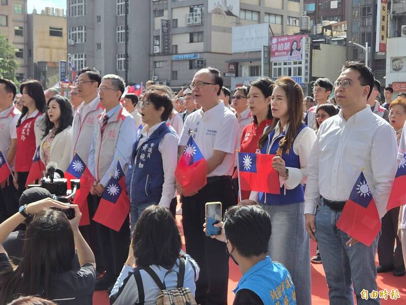 黃世杰國慶升旗與張善政零互動 黃喊話張公開辯論談桃園願景