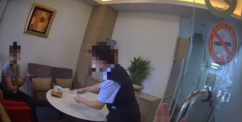 36歲女陷投資陷阱 行員察覺報警阻詐保50萬