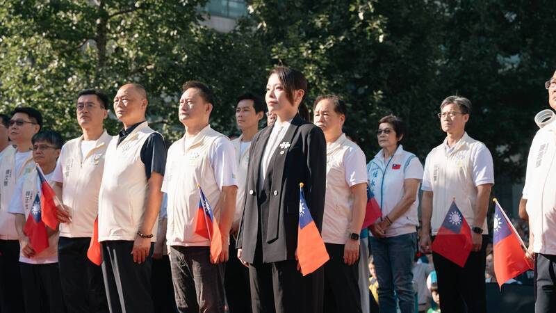 清晨噪音狂炸!高虹安連3年住宅區辦升旗 居民轟:用選票輸贏