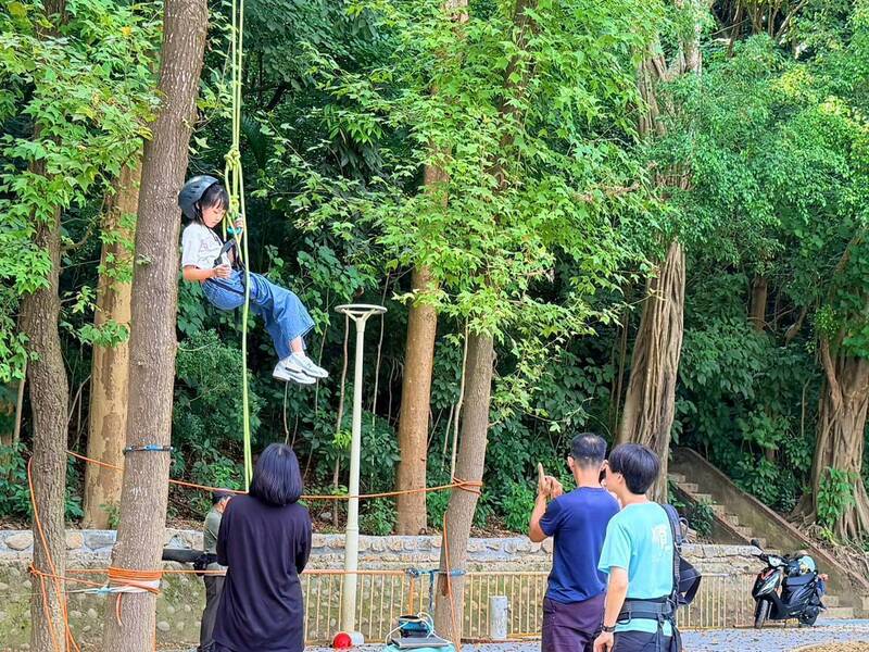 雙十連假來台灣第一水庫「森呼吸」 水與綠健行趣親子同樂