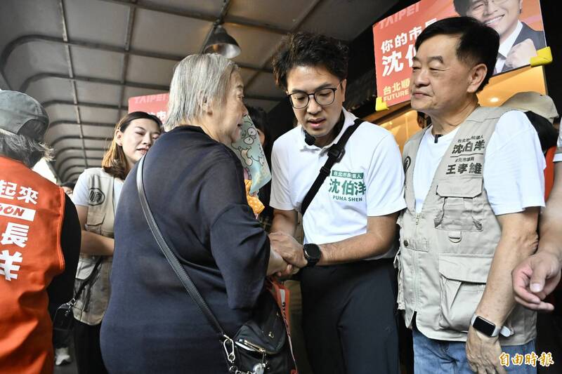 「煌民」來電秒被掛!女粉搶拍沈伯洋 網笑:苦主人夫心碎