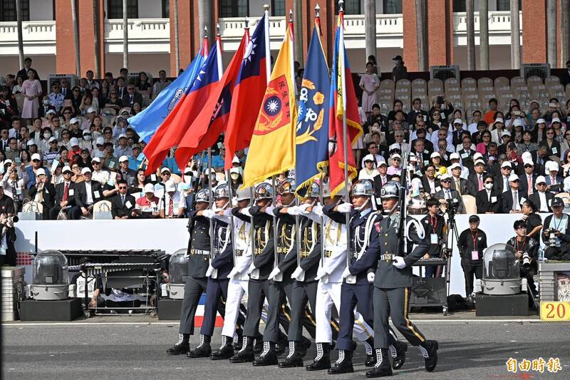 國慶大會序幕暖場 國軍聯合樂儀隊演出博喝采