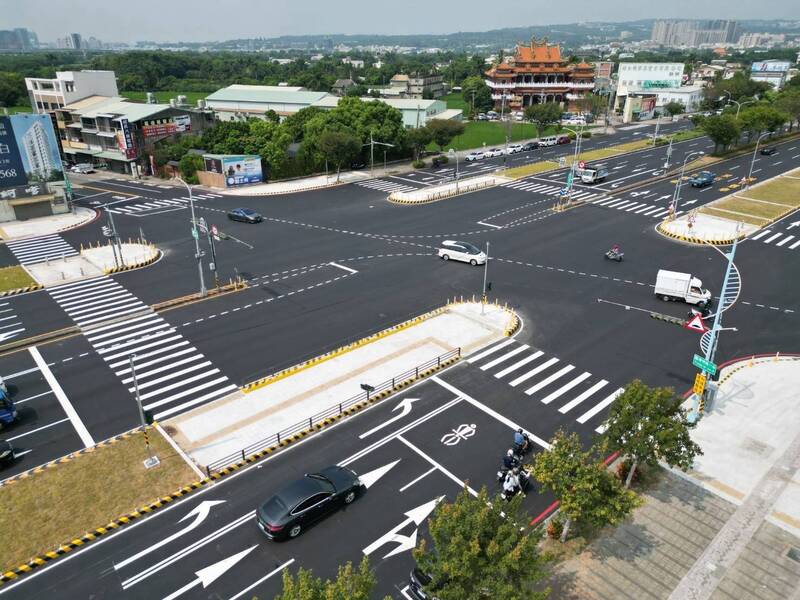 台中南屯區80公尺環中路與黎明路口改善工程 方便行人過馬路