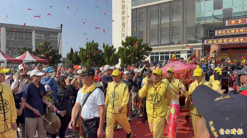 粉紅超跑來了!白沙屯媽祖會麥寮開山媽祖「雙媽會」 千人搶睹盛況