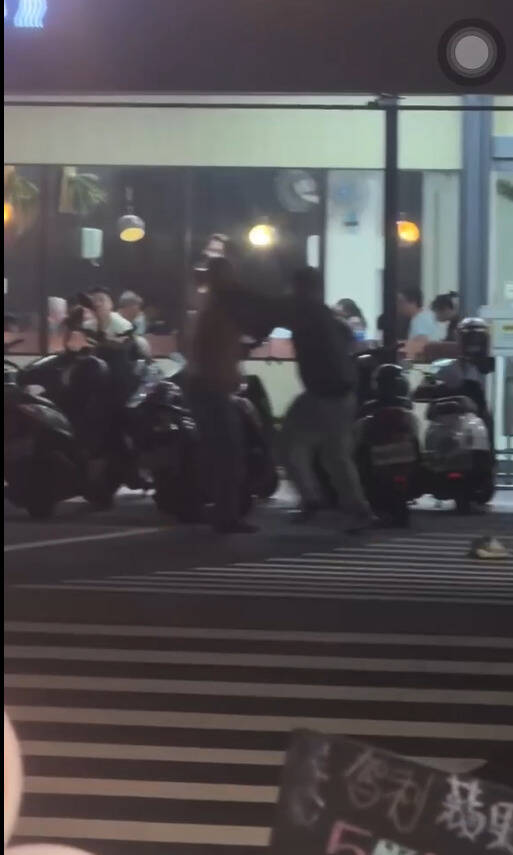 僅為停車爭執上演火爆街頭格鬥 台南2阿伯都被法辦社維法