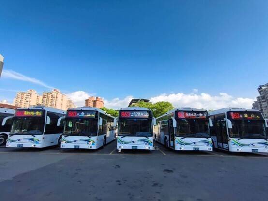 淡水客運添11輛電動公車駛進北海岸 新北力拚2030全面電動化