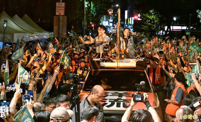 沈伯洋車掃被發現頸部有凸起物 吳思瑤:已安排就醫