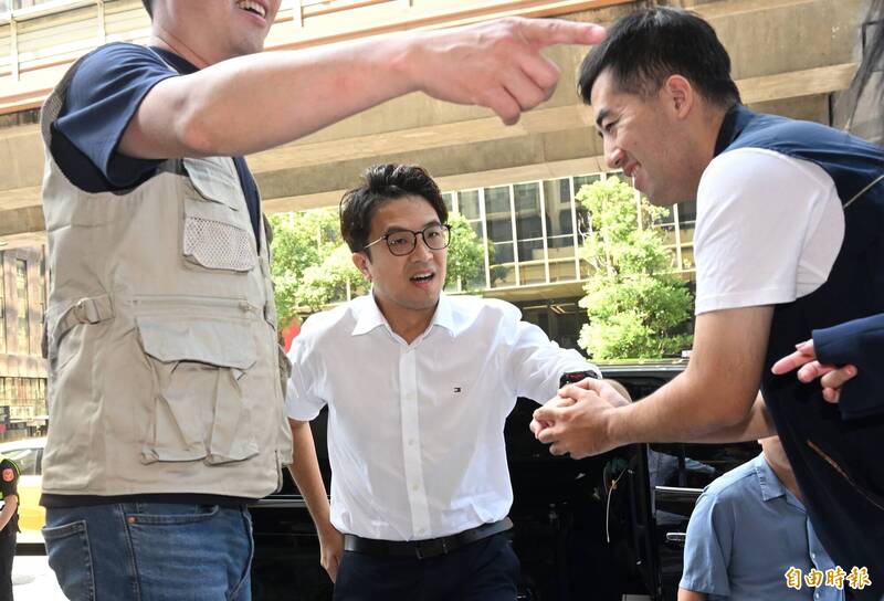黃國昌稱曾在立院被吼 沈伯洋:我都不知道怎麼回答了