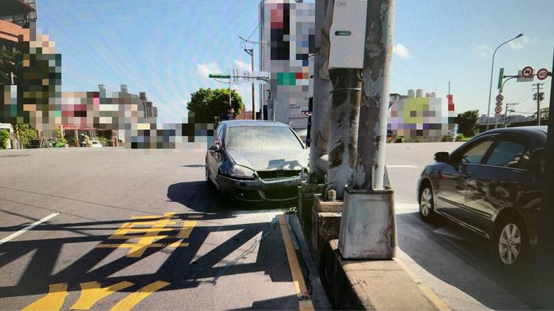 北市男白天毒駕自撞號誌桿 心虛棄車落跑