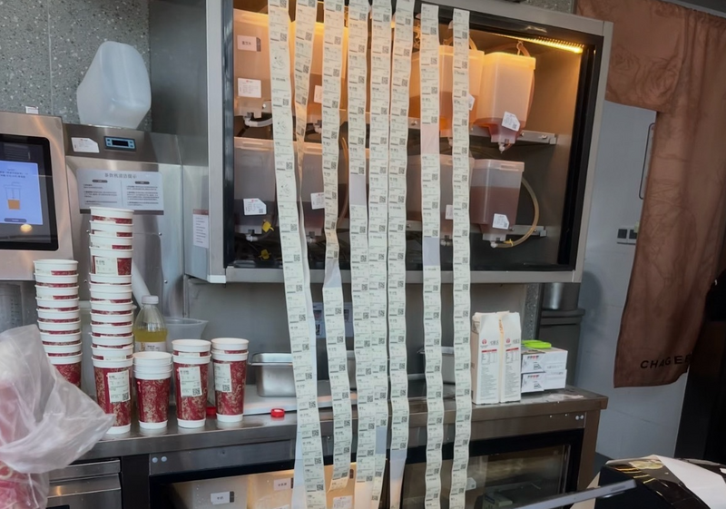 霸王茶姬店面一堆訂單。（圖擷自微博）