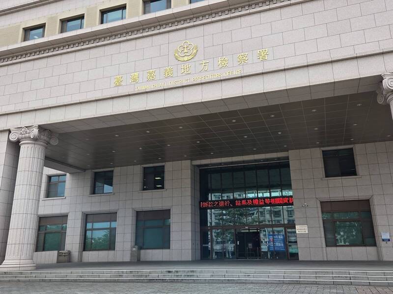 男子中埔租屋看房遭鐵捲門夾胸頸 姿勢性窒息送醫不治