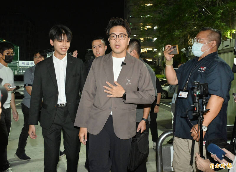 港媒又控「父賺紅錢」 沈伯洋反問:為何一直是港媒爆料?