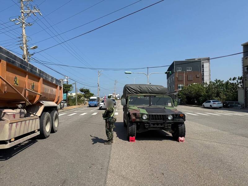苗栗苑裡出水路口事故 軍用車撞上前方車輛 警方釐清肇因