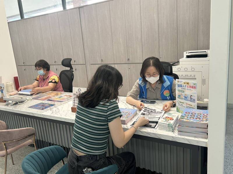 竹縣府推「銀髮就業駐點服務」 陪伴熟齡族開創職涯第二春