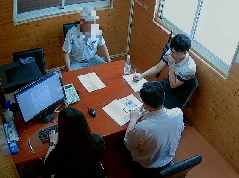 7旬翁往返金廈帶貨謀生 忘了口袋半顆豬肉飯糰挨罰20萬