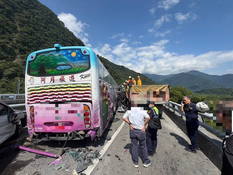 蘇花改5車連環撞1死4傷 疑砂石車追撞釀禍