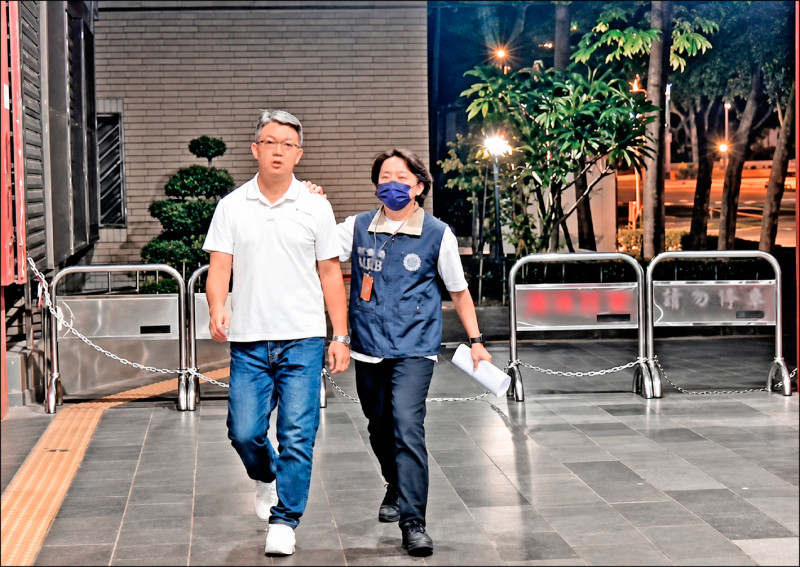 鎰威科技負責人吳聲振20萬元交保，限制出境、出海。（民眾提供）